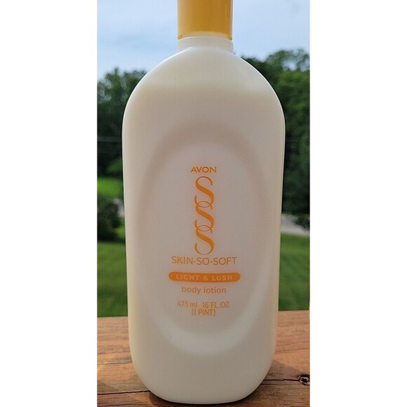 AVON SKIN SO SOFT Light Lush Moisturizing Lotion Shower Gift Set Spray Wash SSS - Picture 6 of 10